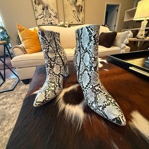 ANIMAL PRINT FAUX ANKLE BOOTS - SZ  41 (10)